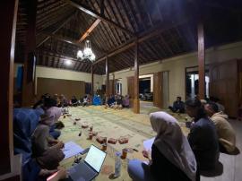 HARI KEEMPAT PENGGALIAN POTENSI BUDAYA OLEH TIM PELESTARI BUDAYA KALURAHAN PUCANGANOM